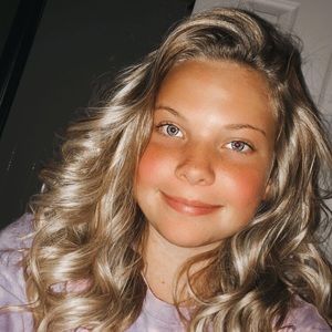 Meet your Posher, Ella